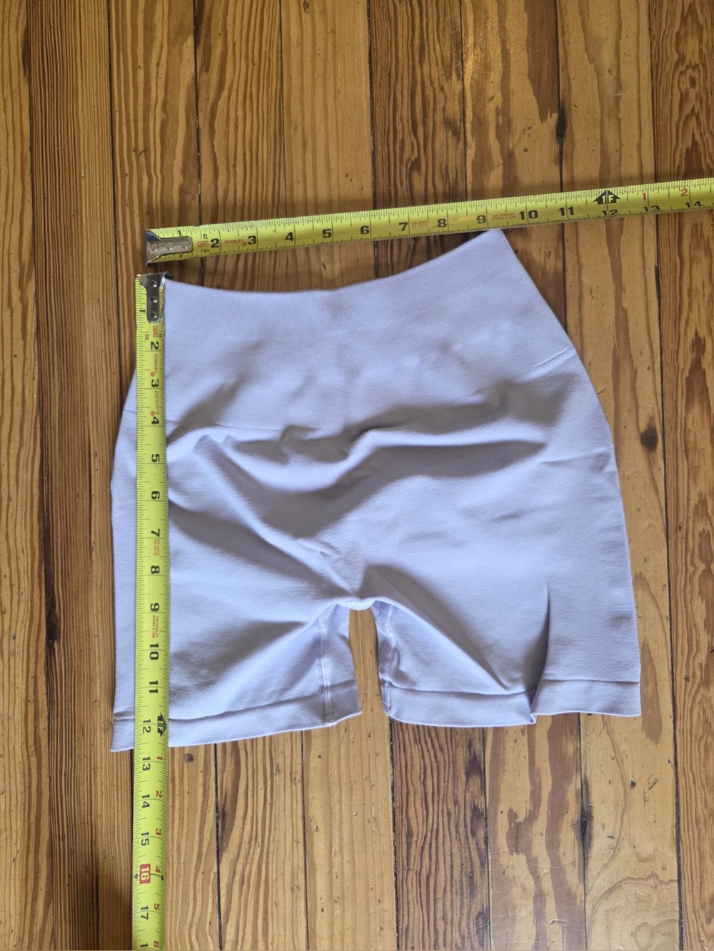 Alphalete Women’s Light Blush Pink Scrunch-Back Bike Shorts - Picture 3 of 4
